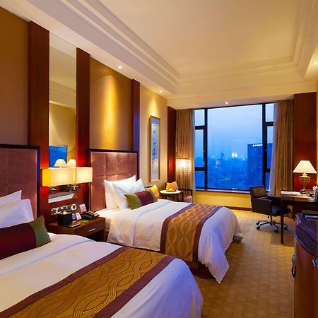 Celebrity City Hotel Чънду Екстериор снимка