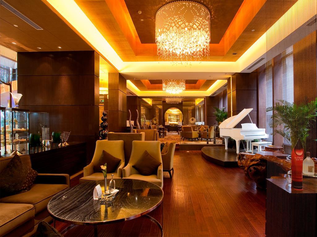 Celebrity City Hotel Чънду Екстериор снимка