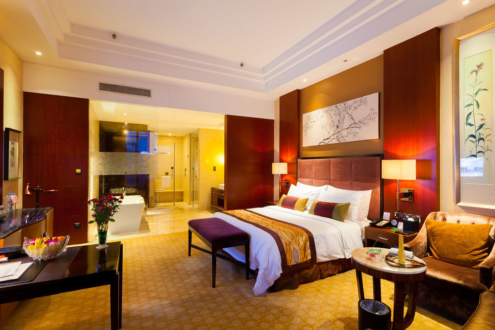 Celebrity City Hotel Чънду Екстериор снимка