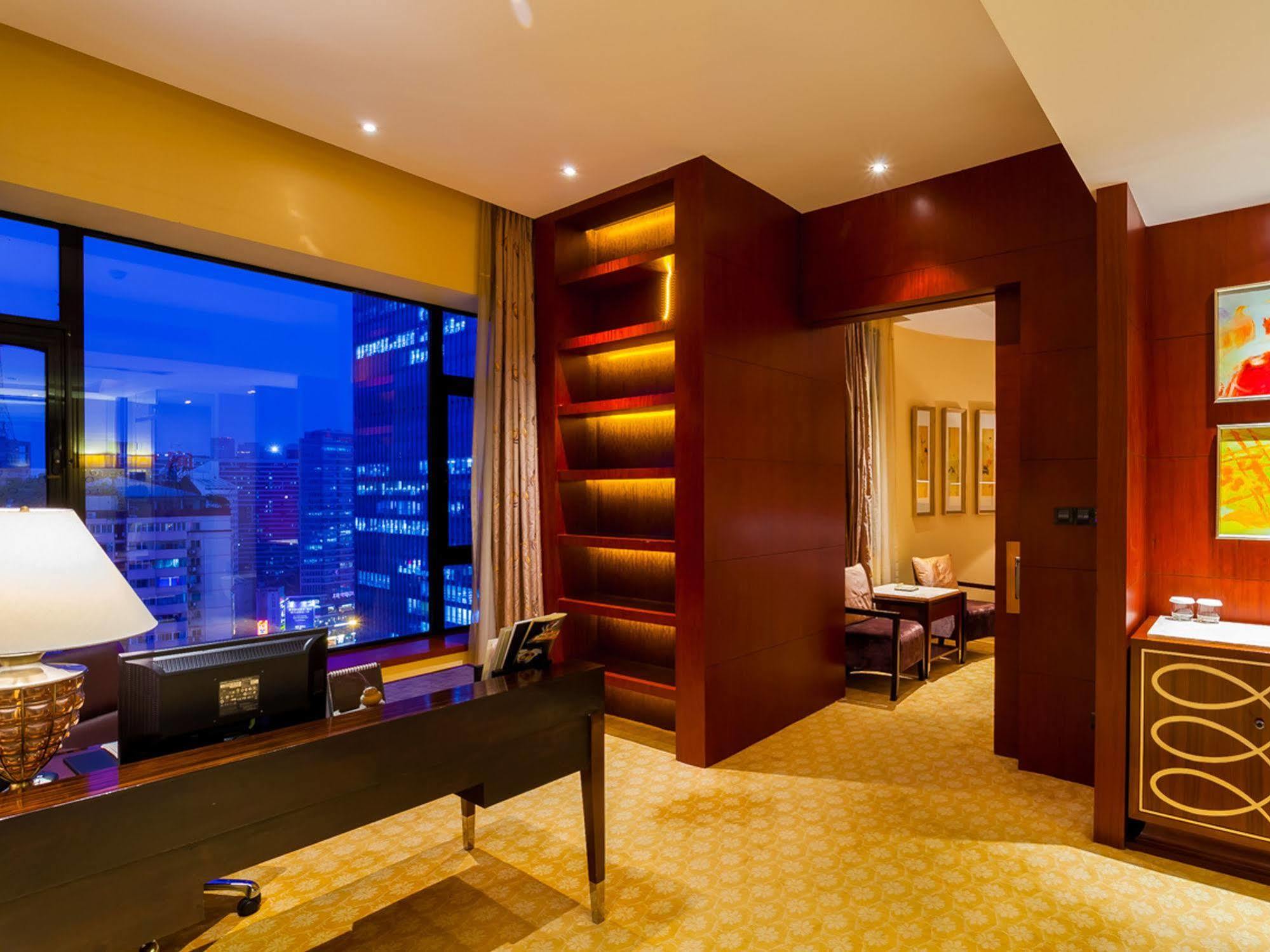 Celebrity City Hotel Чънду Екстериор снимка