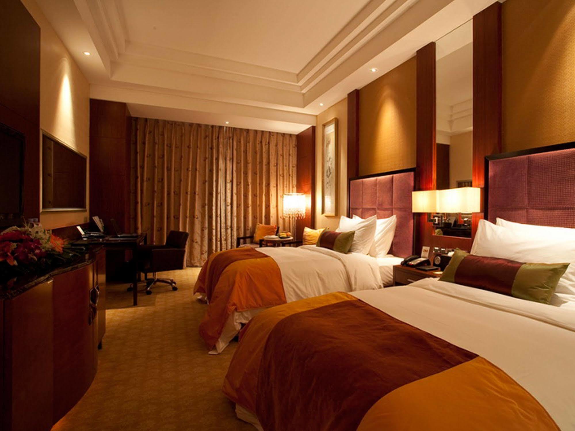 Celebrity City Hotel Чънду Екстериор снимка