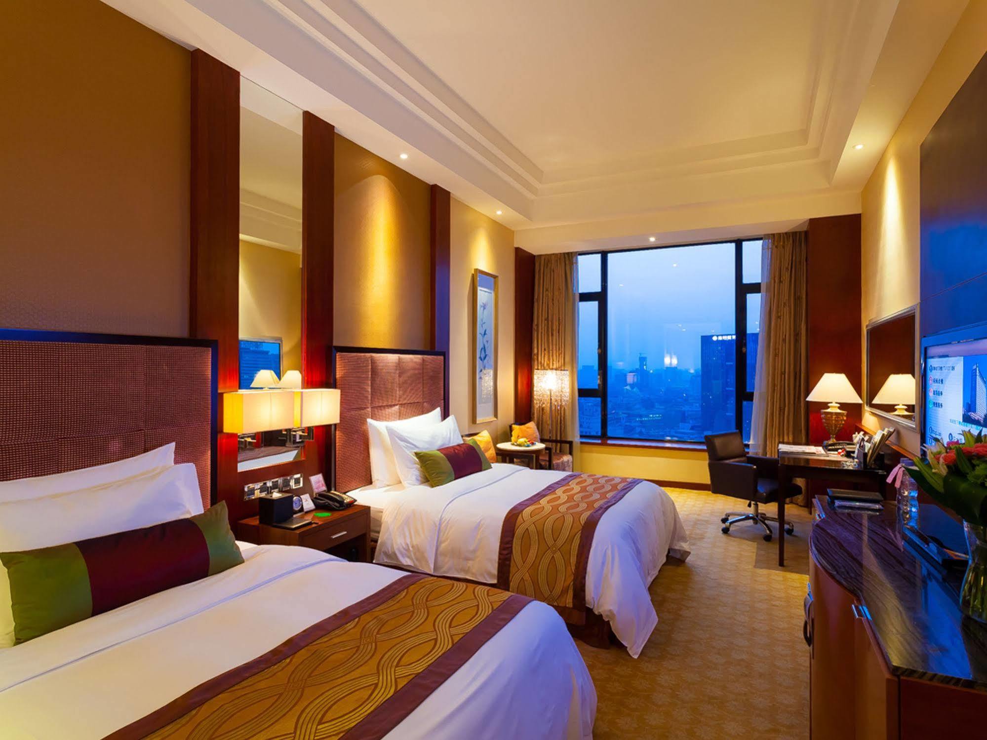Celebrity City Hotel Чънду Екстериор снимка