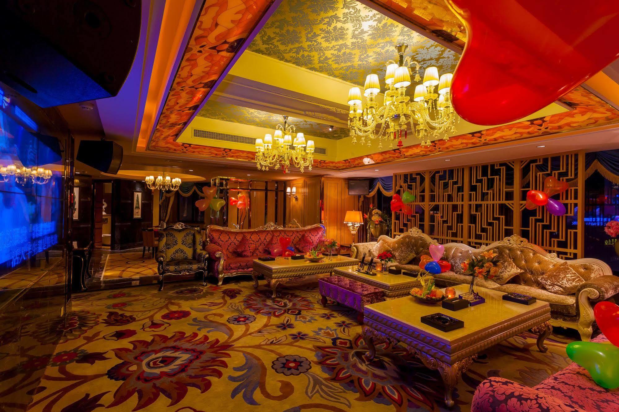 Celebrity City Hotel Чънду Екстериор снимка